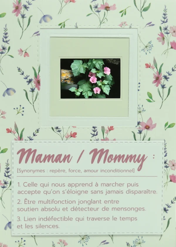 Carte originale faite main avec une diapo de fleurs d'althéa rose pour fêter les mamans